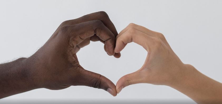 How Small Acts of Kindness Can Create a Ripple Effect in the Community